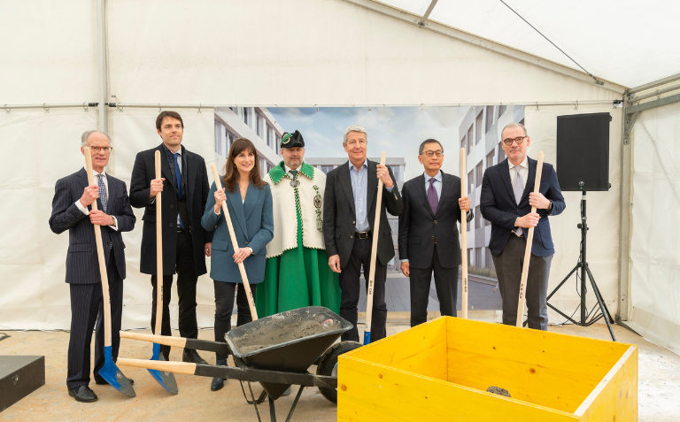 A time capsule is be placed in the foundations of the new building on 29 March 2023 at the Biopôle
